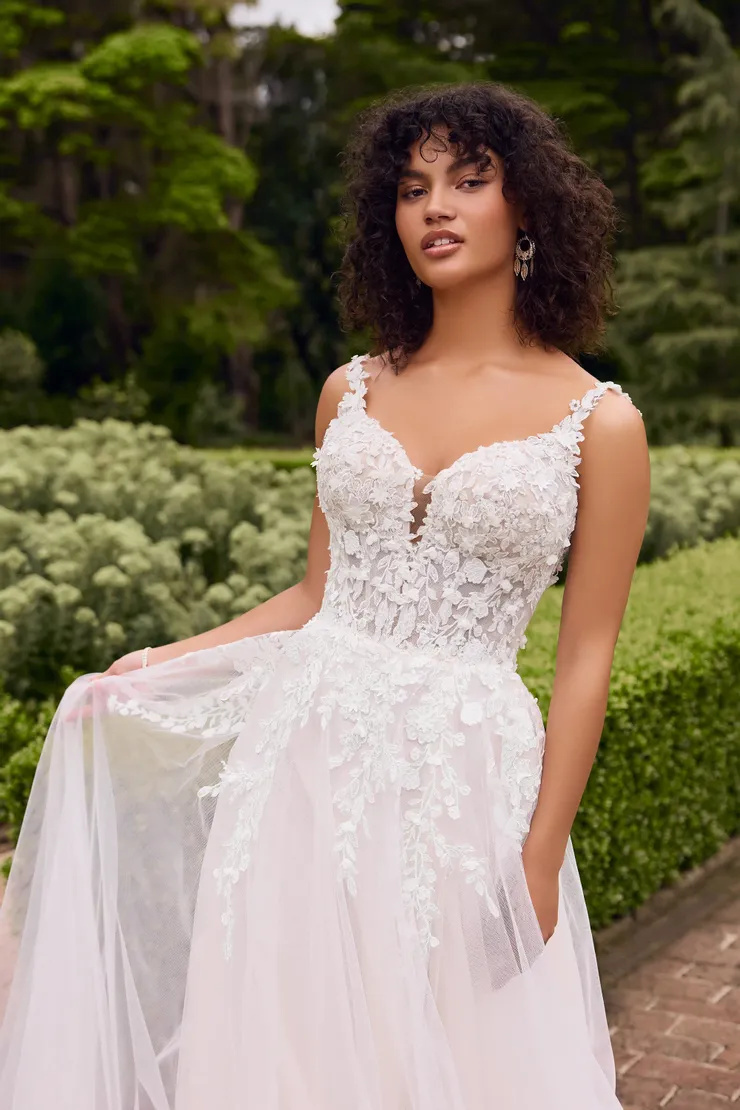 Beautiful Boho Bridal Gown With Volumous Skirt # Y3126