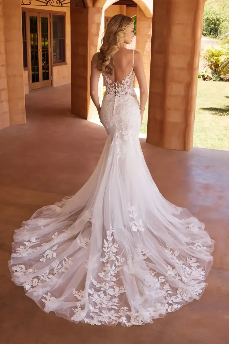 Breathtaking Fit And Flare Wedding Gown With Dramatic Tulle Skirt # Y3127