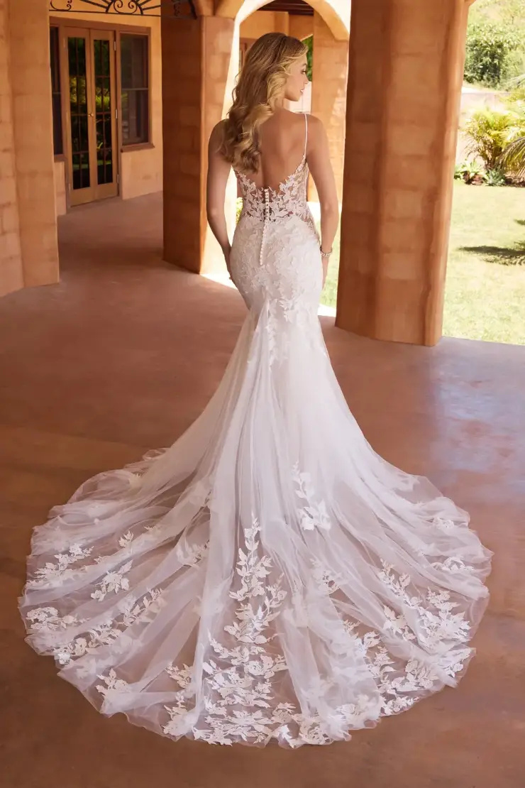 Breathtaking Fit And Flare Wedding Gown With Dramatic Tulle Skirt # Y3127