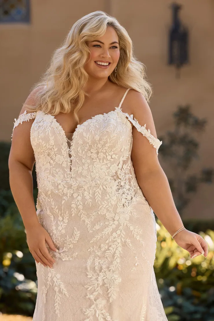 Sexy Fit-And-Flare Gown With Cold-Shoulder Straps
