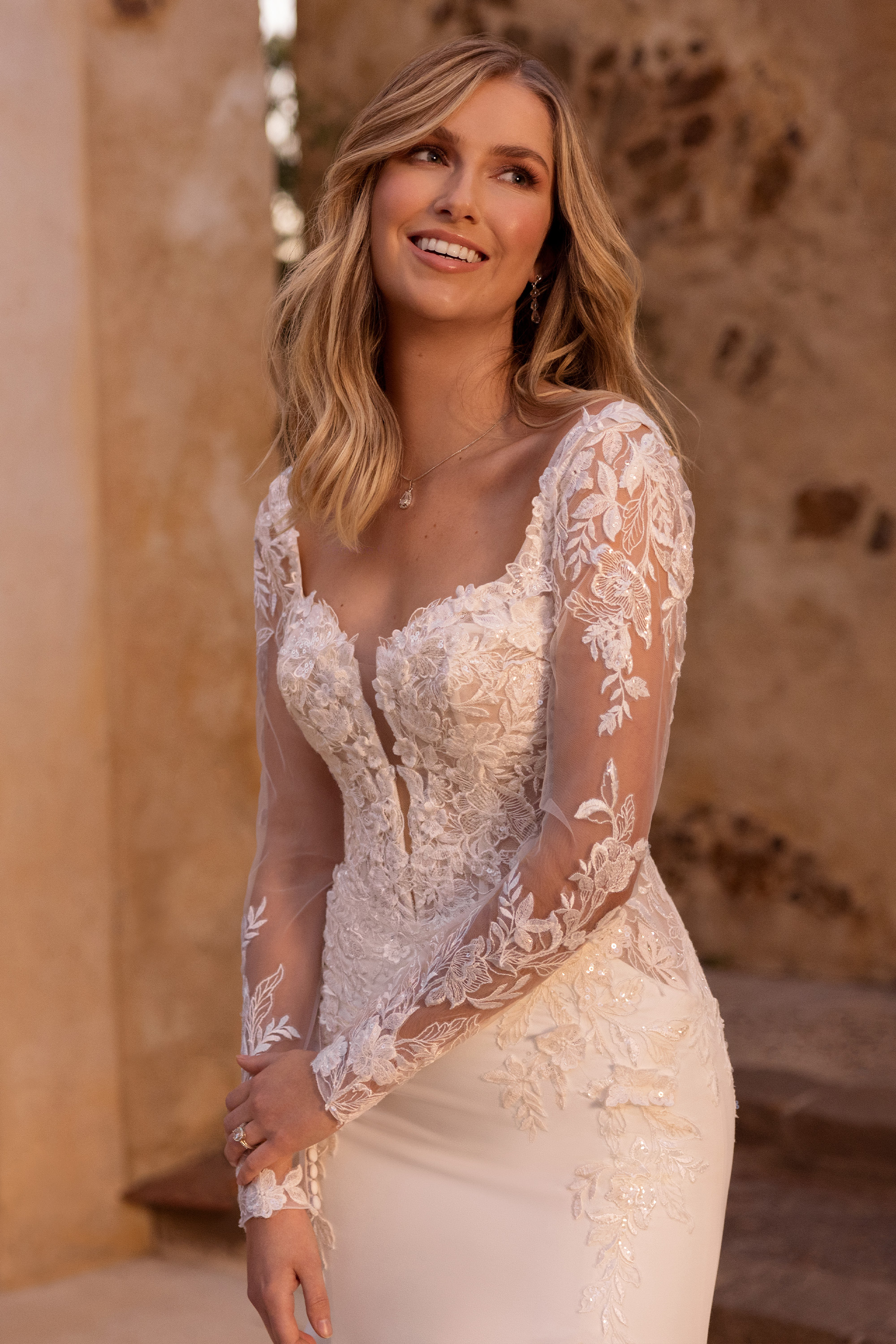 Dramatic Wedding Gown With Skirt Split DAISY | STYLE Y3150