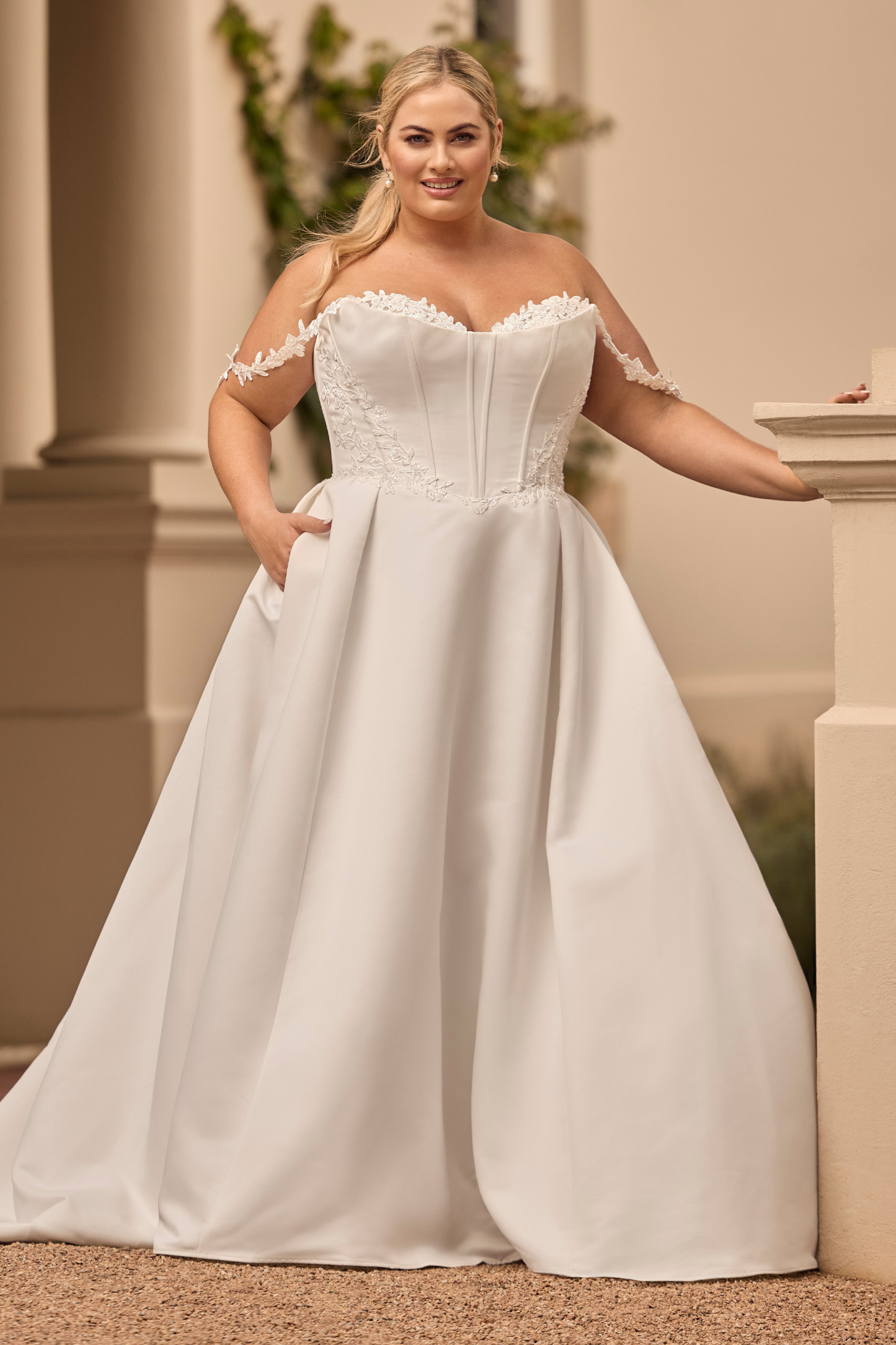 Elegant Ballgown with Lace and Boning Details Rue | Style Y3171
