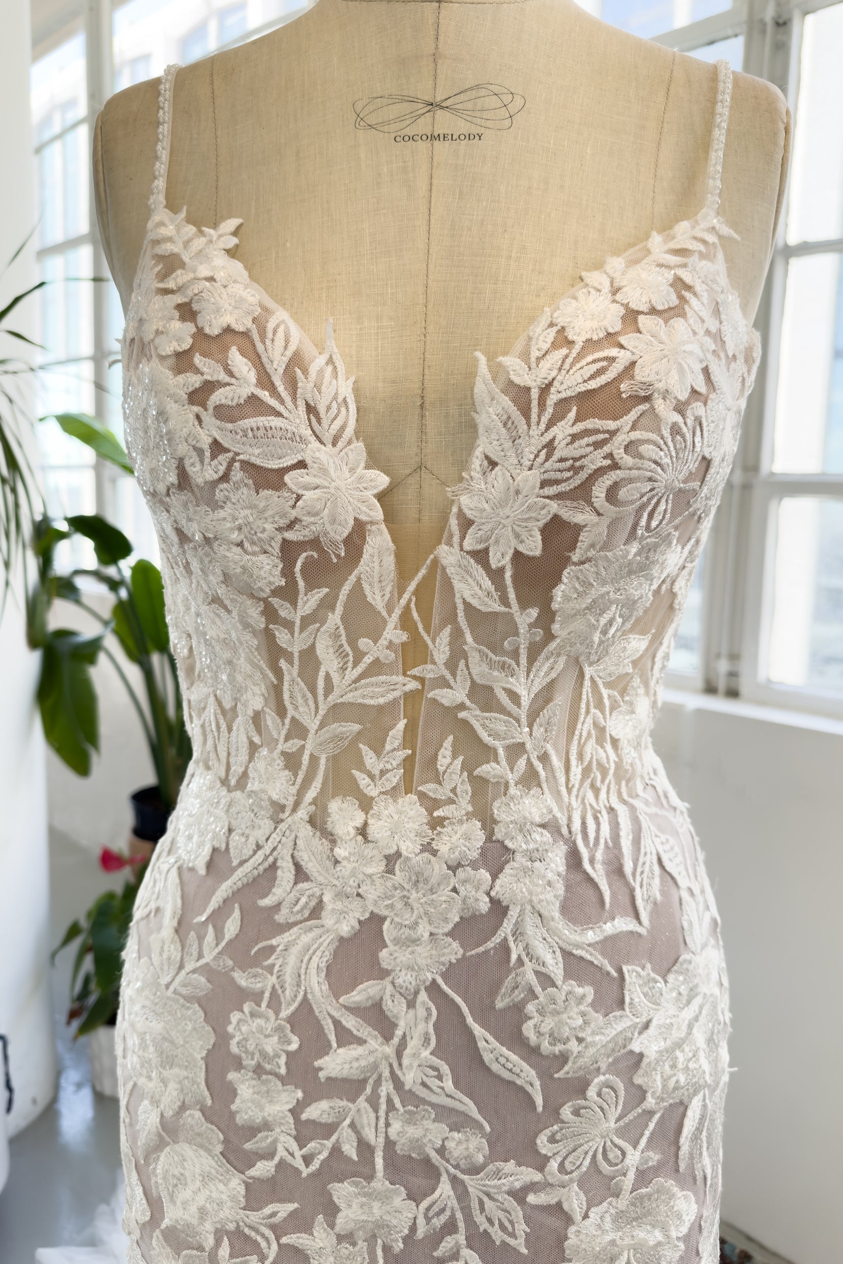 Trumpet-Mermaid Court Train Lace Tulle Wedding Dress