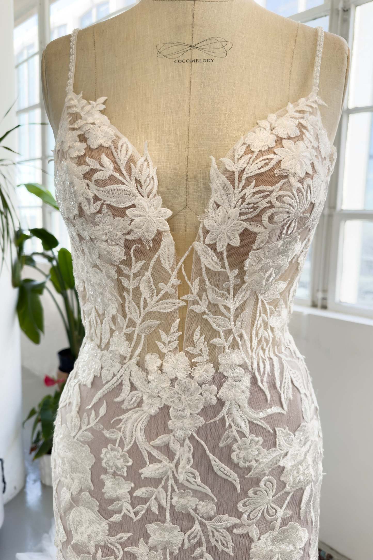 Trumpet-Mermaid Court Train Lace Tulle Wedding Dress