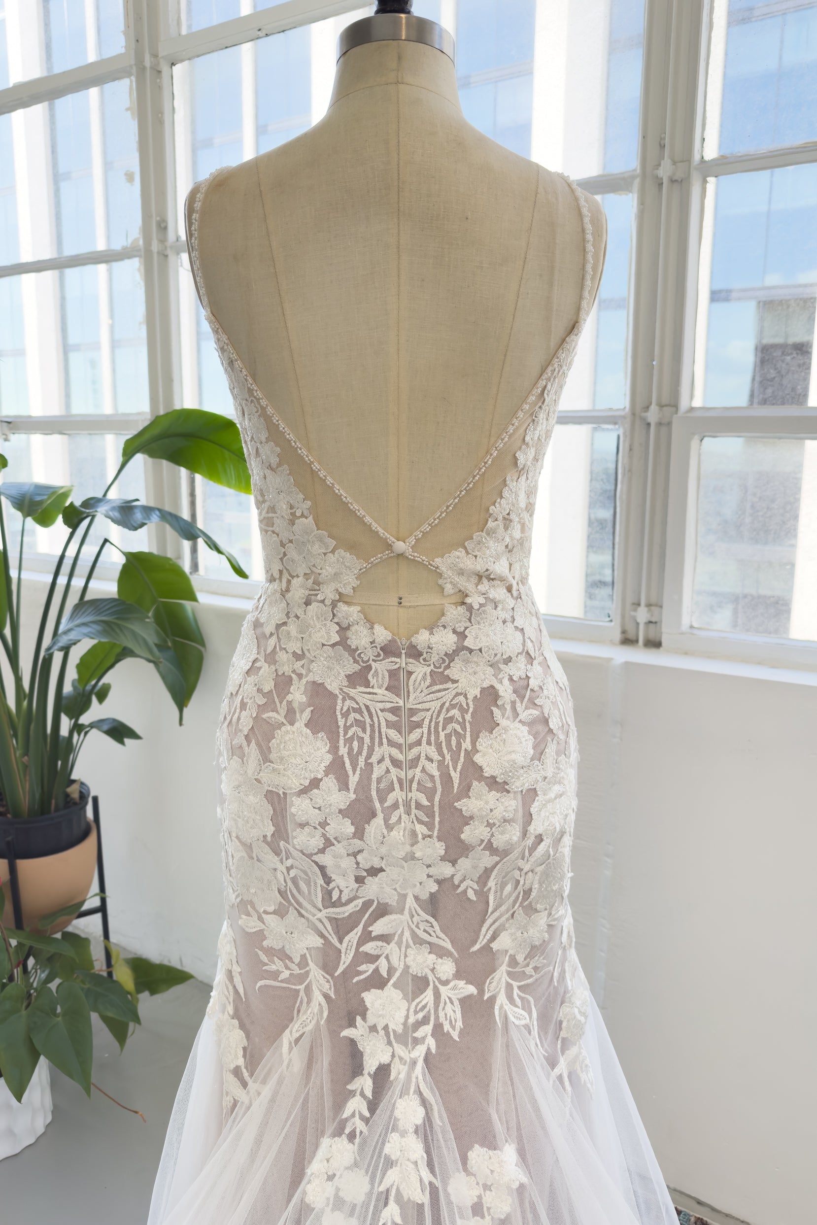 Trumpet-Mermaid Court Train Lace Tulle Wedding Dress