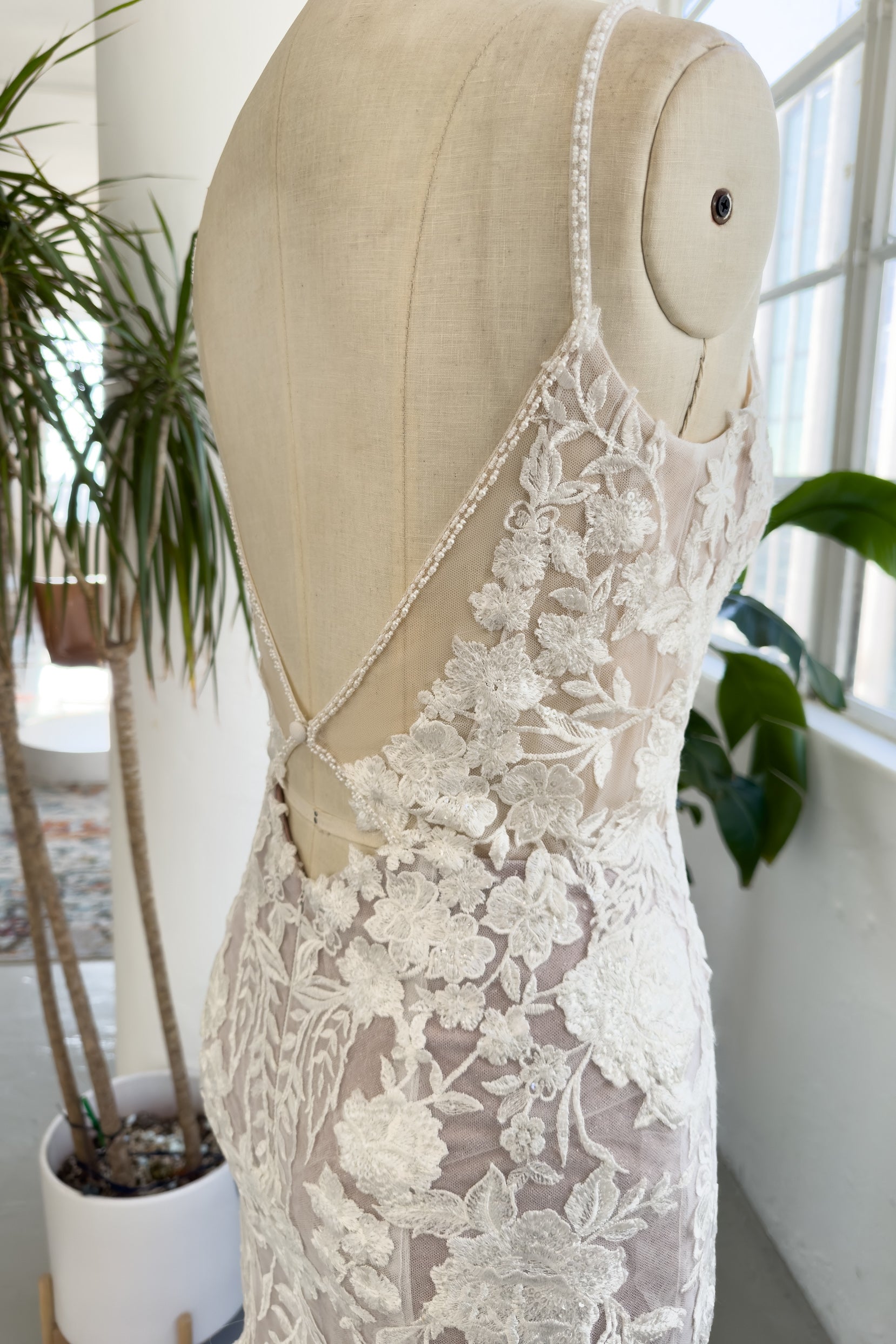 Trumpet-Mermaid Court Train Lace Tulle Wedding Dress