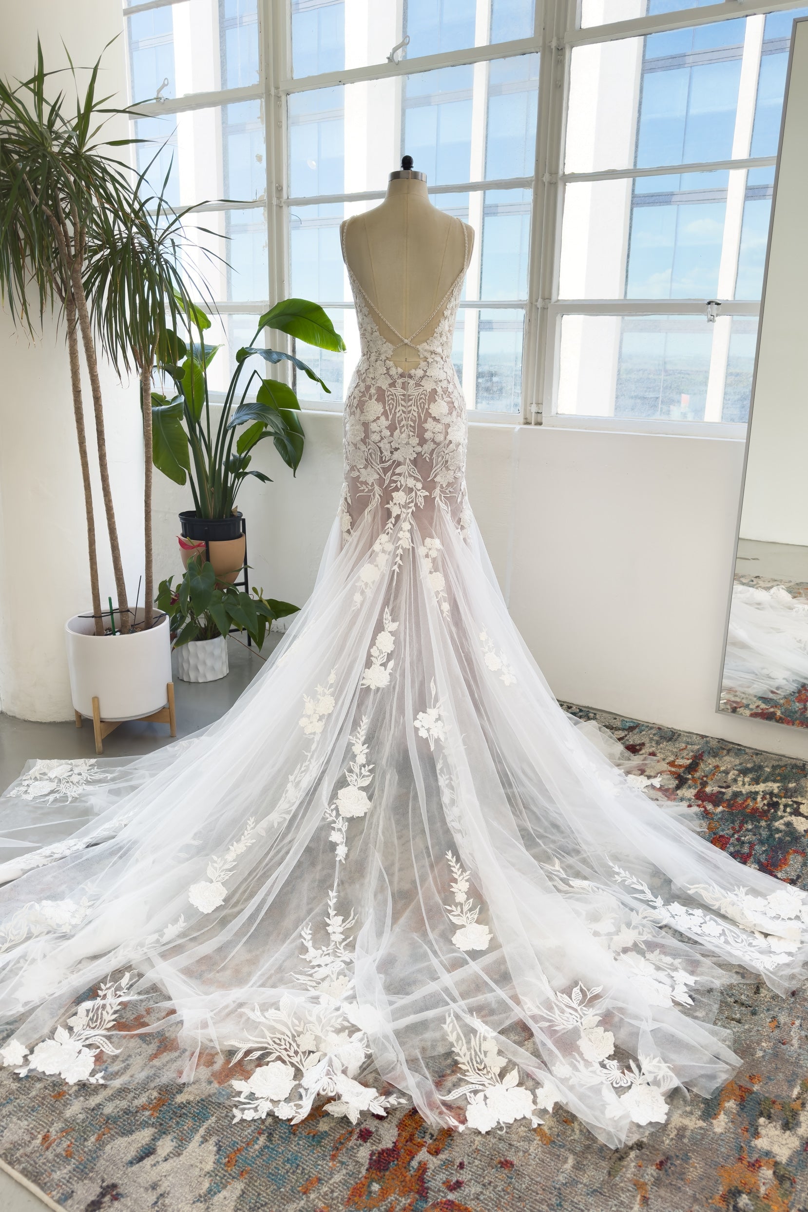 Trumpet-Mermaid Court Train Lace Tulle Wedding Dress