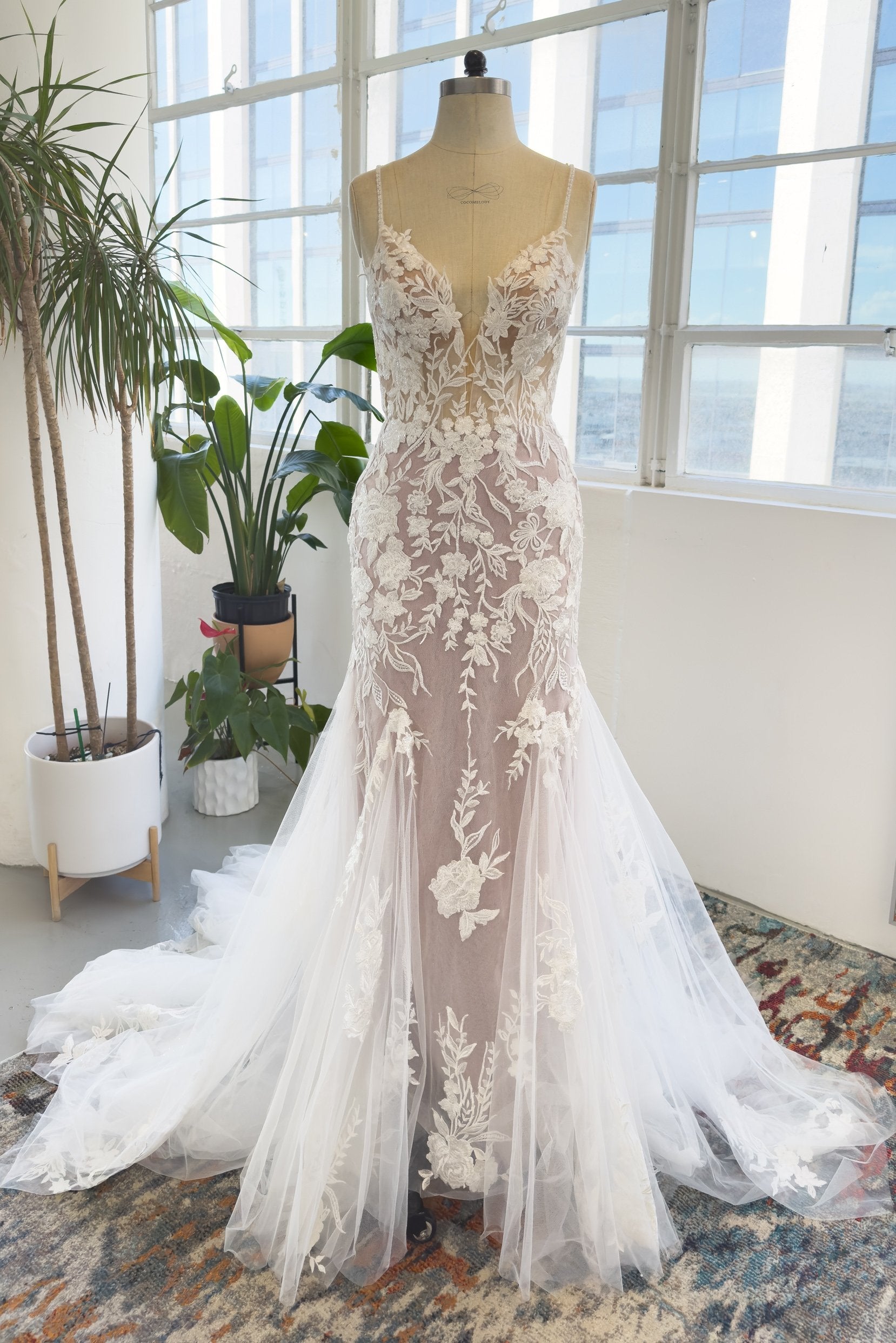 Trumpet-Mermaid Court Train Lace Tulle Wedding Dress