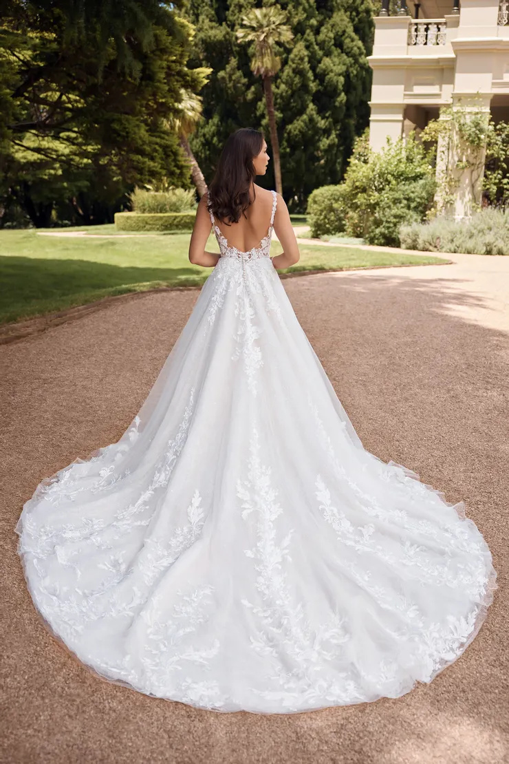 Grand Bridal Gown With Low Back And Sexy Neckline # ST623