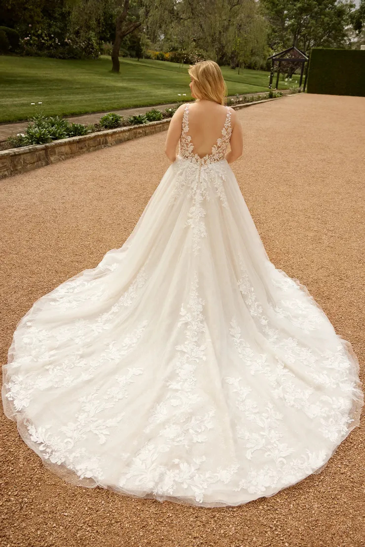Grand Bridal Gown With Low Back And Sexy Neckline # ST623