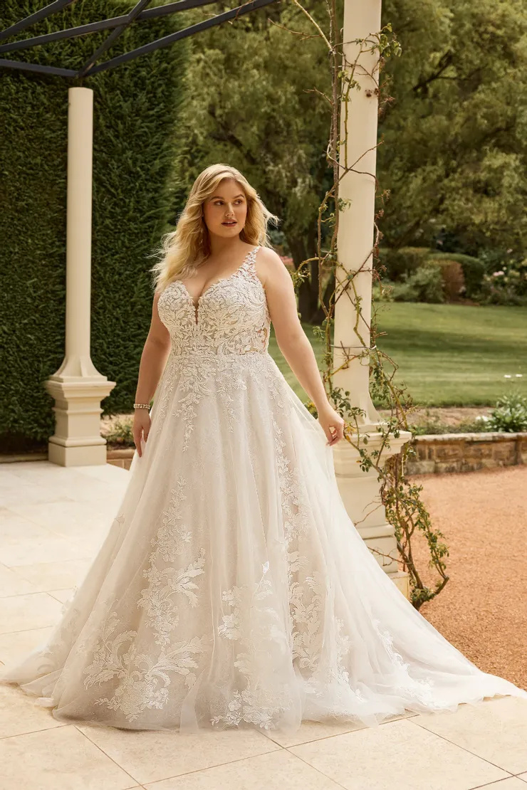 Grand Bridal Gown With Low Back And Sexy Neckline # ST623