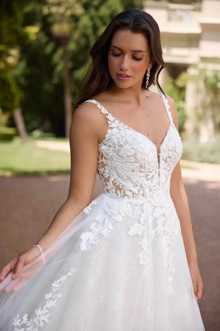 Grand Bridal Gown With Low Back And Sexy Neckline # ST623