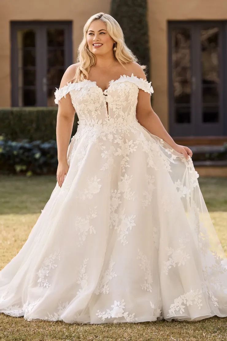 Timeless Voluminous Ball Gown Wedding Dress With 3D Lace # ST631