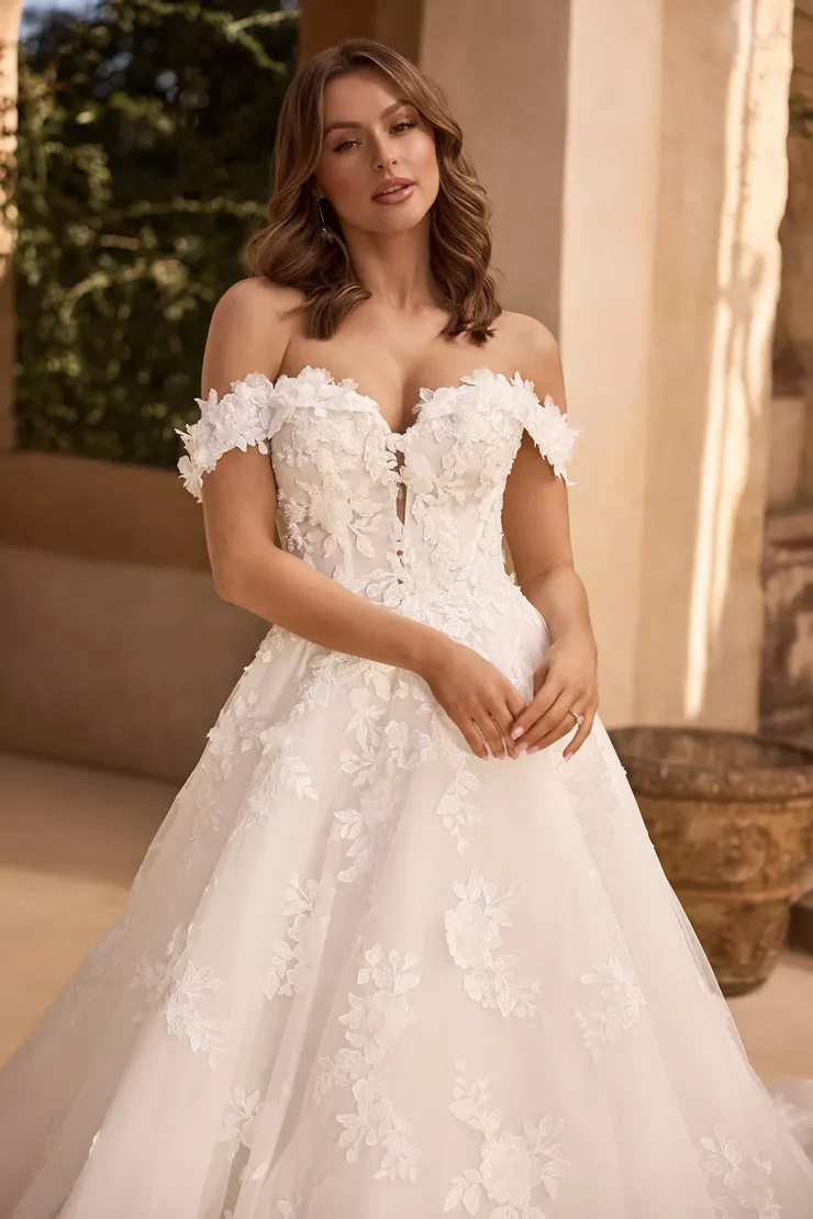 Timeless Voluminous Ball Gown Wedding Dress With 3D Lace # ST631