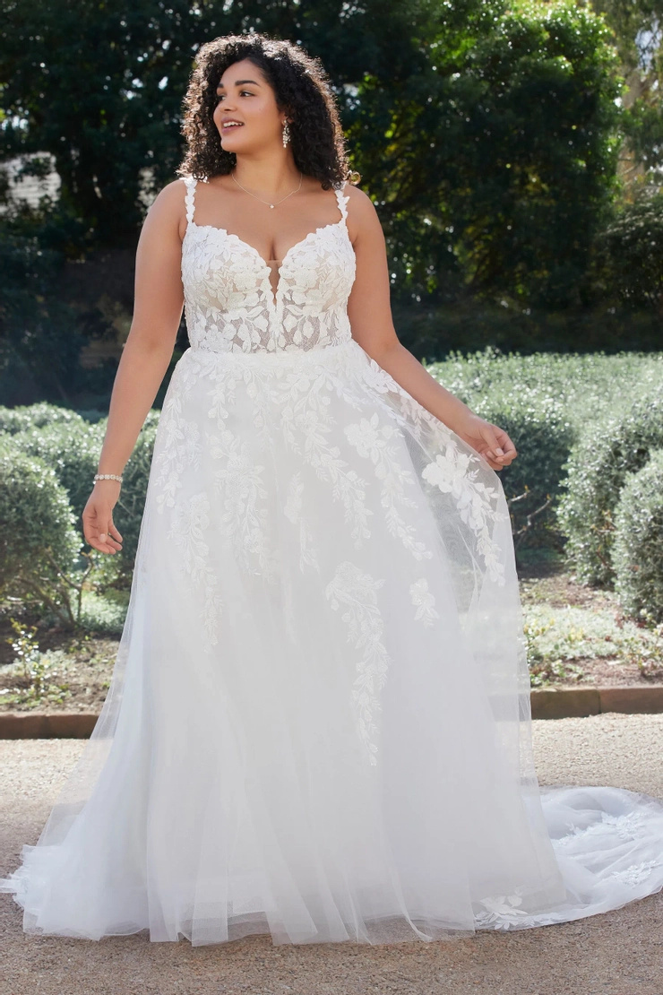 Enchanting A-Line Bridal Gown With Floral Lace # Y3101