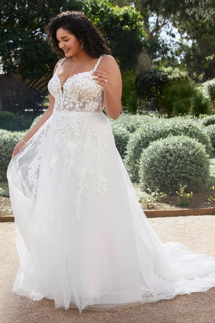 Enchanting A-Line Bridal Gown With Floral Lace # Y3101