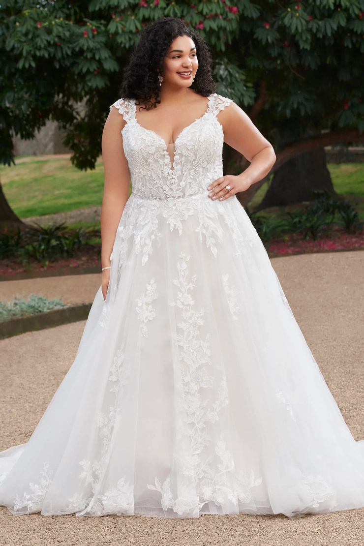 Bohemian Bridal Gown With Illusion Back # Y3107