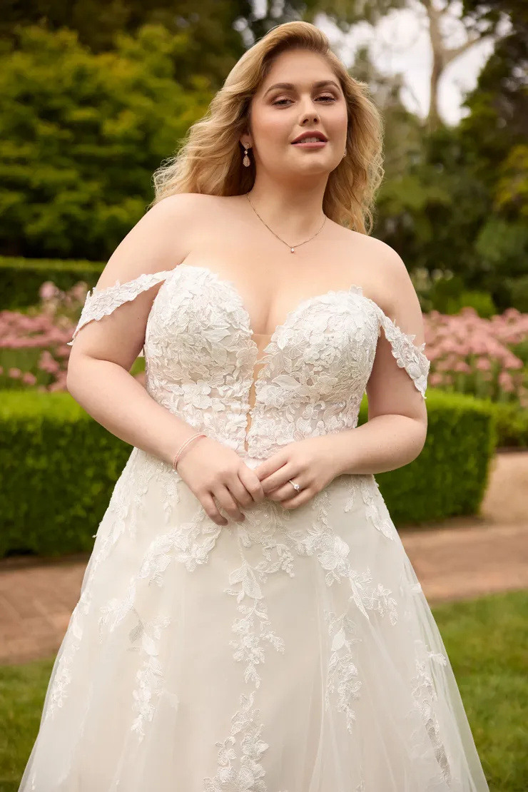 Romantic Lace Wedding Dress With A-Line Skirt # Y3120
