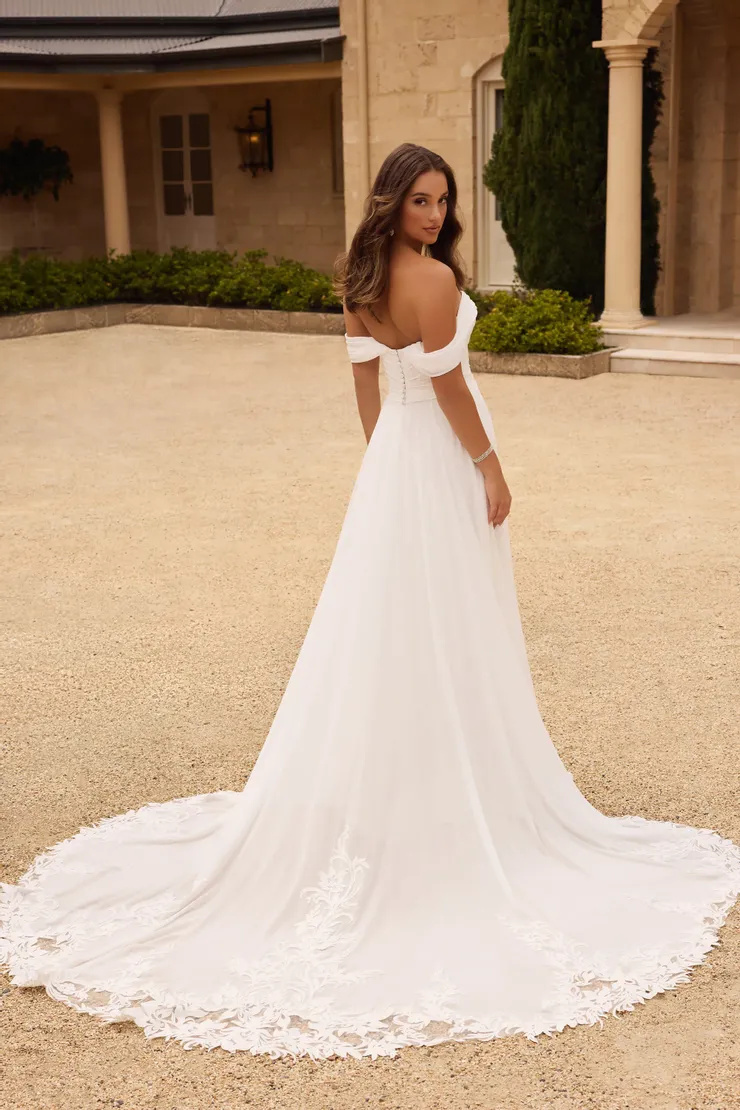 Dreamy Chiffon Wedding Dress With Skirt Split # Y3128