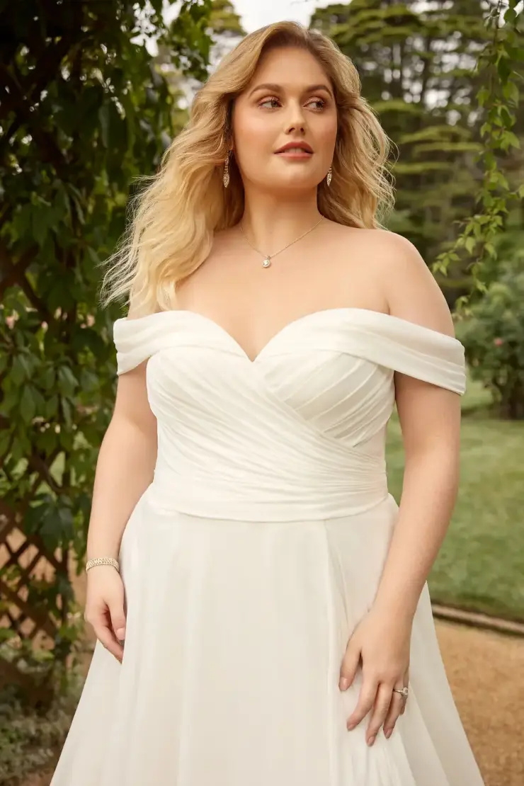 Dreamy Chiffon Wedding Dress With Skirt Split # Y3128