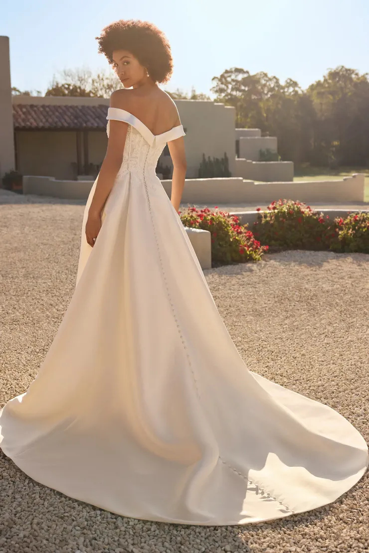 Beautiful Ball Gown With Skirt Split # Y3143