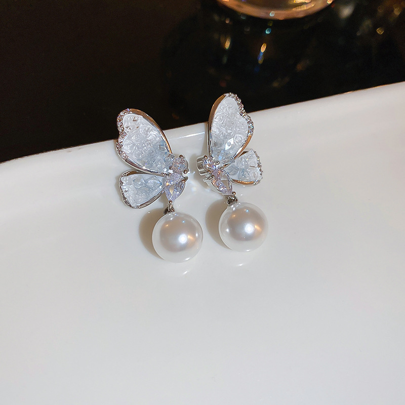 Temperament Butterfly Pearl Drop Earrings