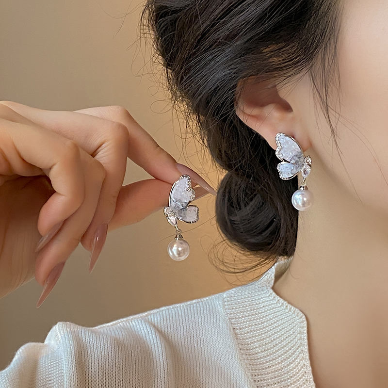 Temperament Butterfly Pearl Drop Earrings