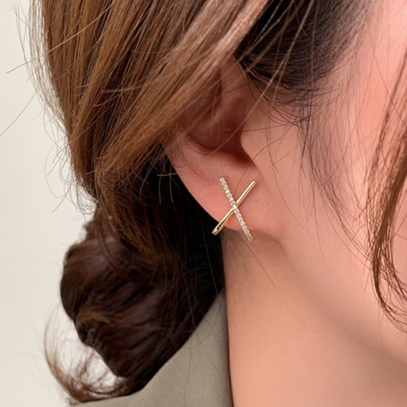 Stylish claw-shaped earrings 🎁 Buy 1, get 1 free!