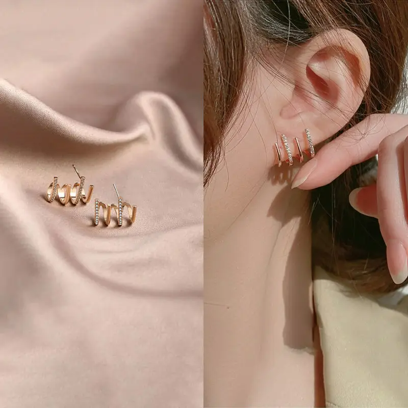 Stylish claw-shaped earrings 🎁 Buy 1, get 1 free!