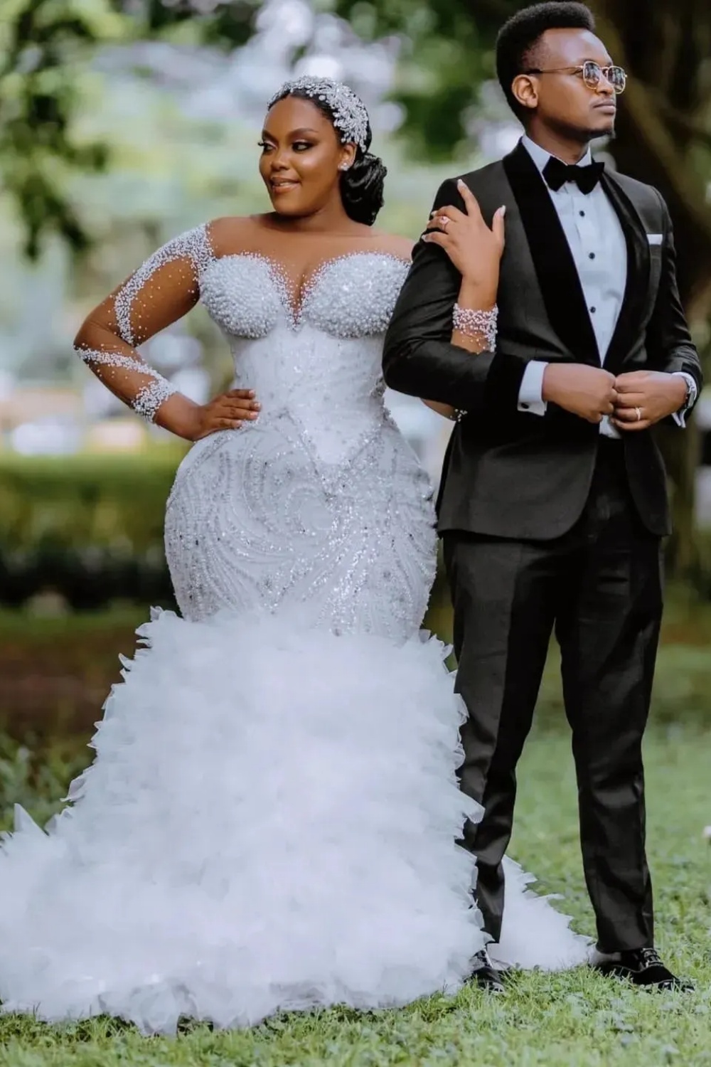 Elegant Sweetheart Mermaid Sequined Wedding Dresses with Train