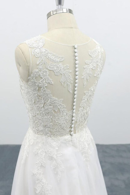 Elegant Long Appliques Lace Tulle A-line Wedding Dress