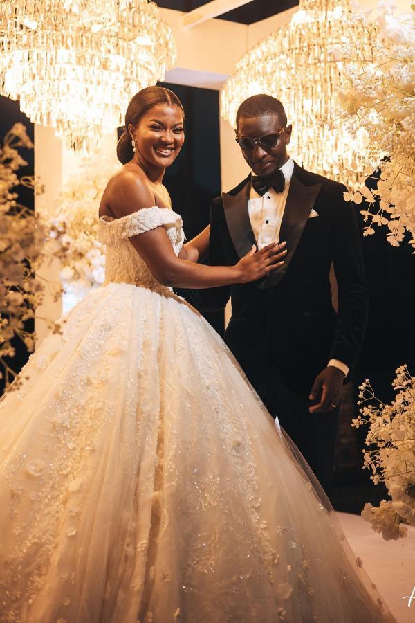 Gorgeous Long Ball Gown Off the Shoulder Tulle Lace Wedding Dress