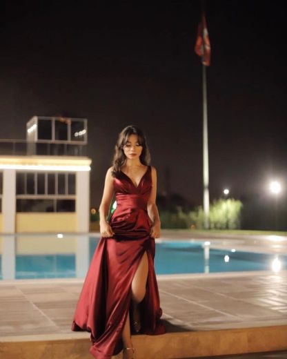 Elegant A-line Deep V-neck Spaghetti Straps Backless Floor-length Ruffles Prom Dress With Split