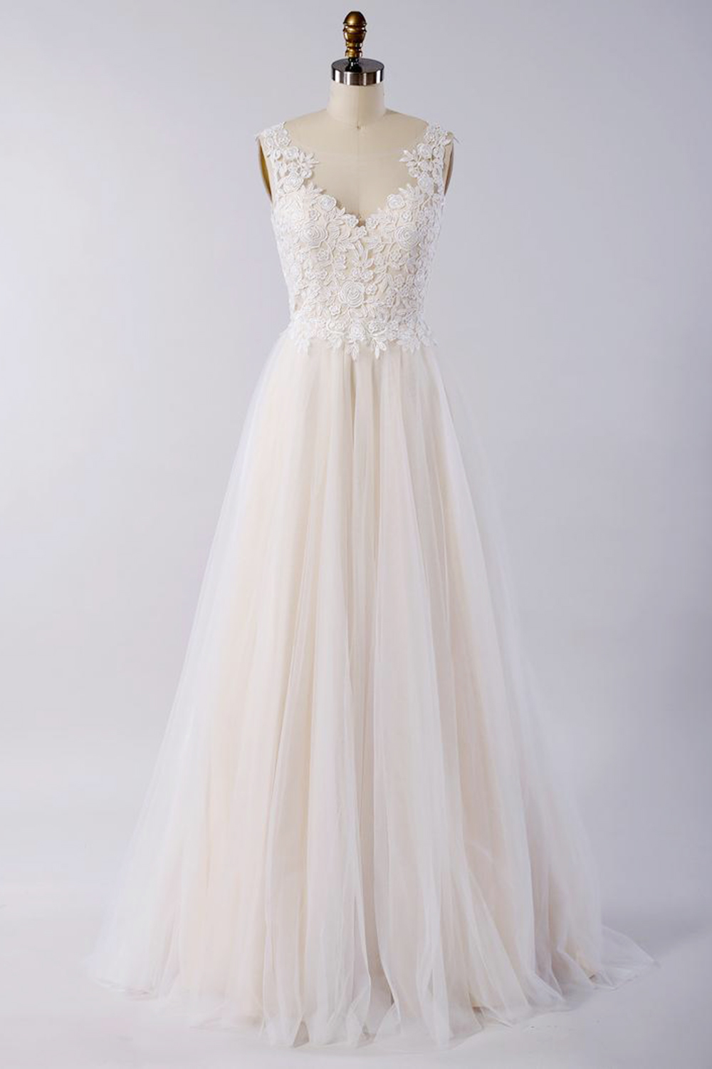 Elegant Long Appliques Lace Tulle A-line Wedding Dress