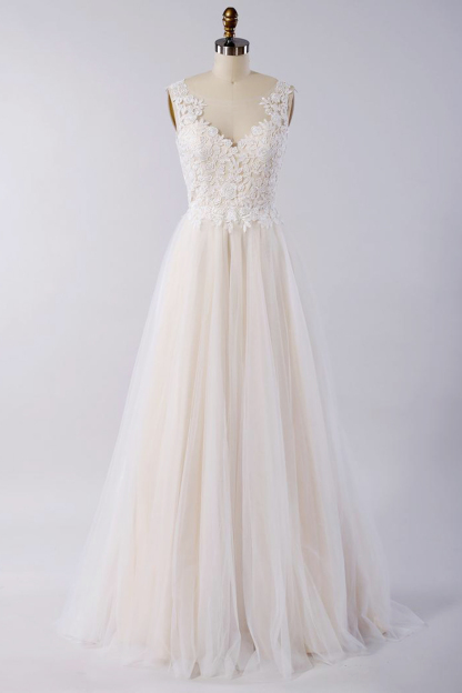 Elegant Long Appliques Lace Tulle A-line Wedding Dress
