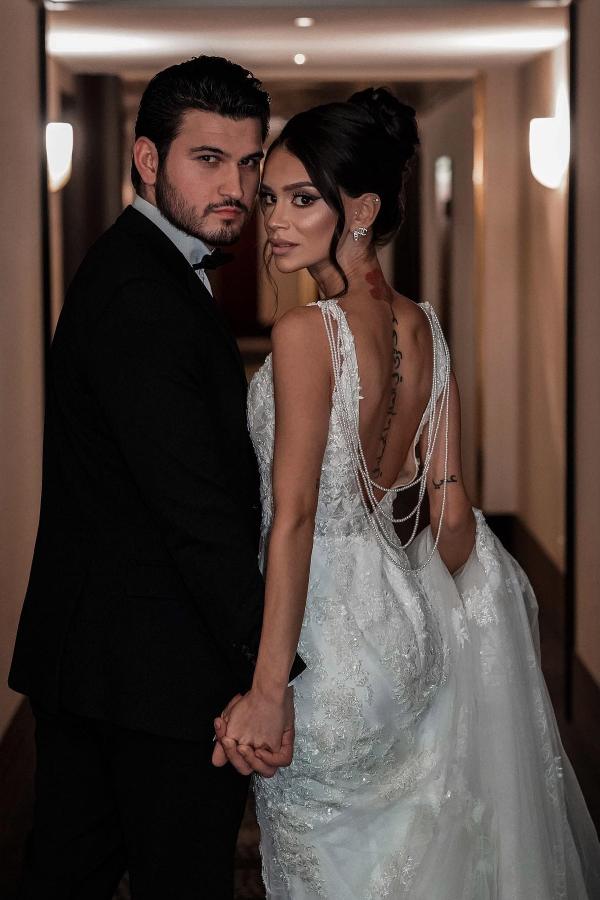Elegant A-line V-neck Tulle Lace Long Backless Wedding Dress with Beading