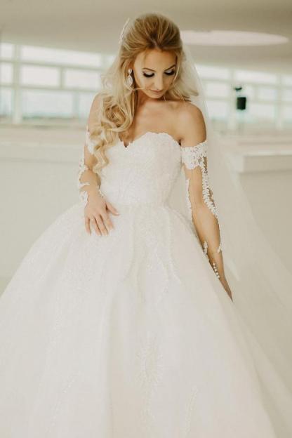 Elegant Off the shoulder Sweetheart Tulle Lace Appliques Long Wedding Dress with Sleeves