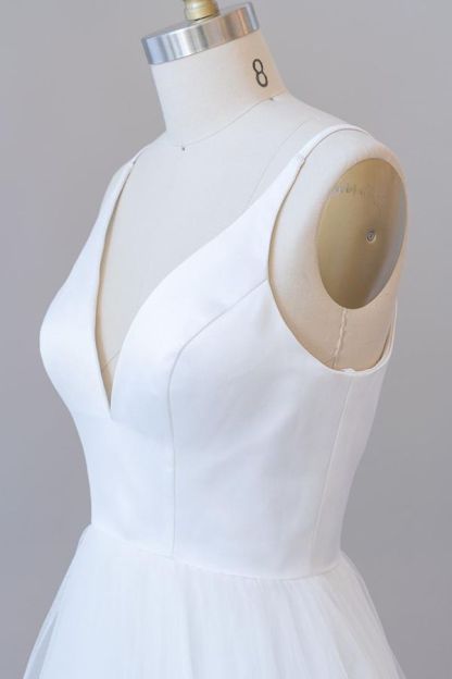 Beautiful Long V-neck Tulle A-line Wedding Dress