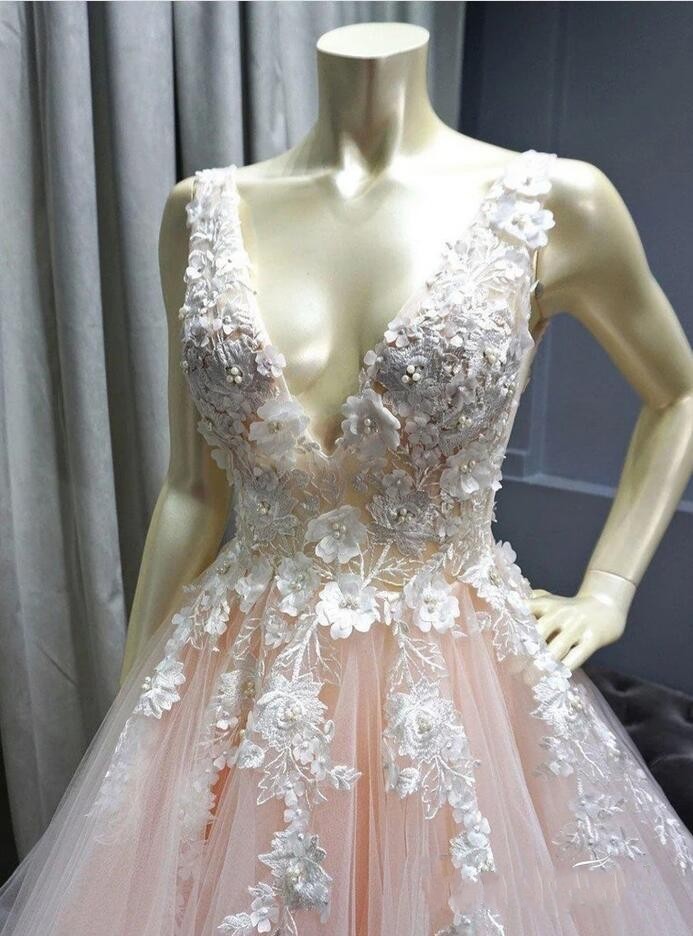 Elegant A-line Spaghetti Straps Deep V-neck Open Back Appliques Lace Tulle Prom Dress