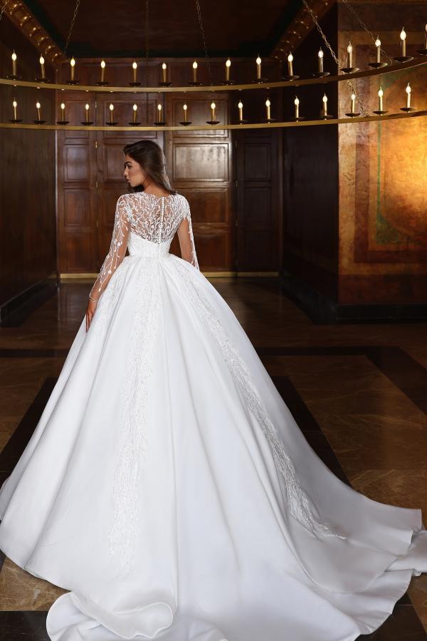 Long Sleeve V-neck A-Line Sweetheart Appliques Lace Wedding Dress