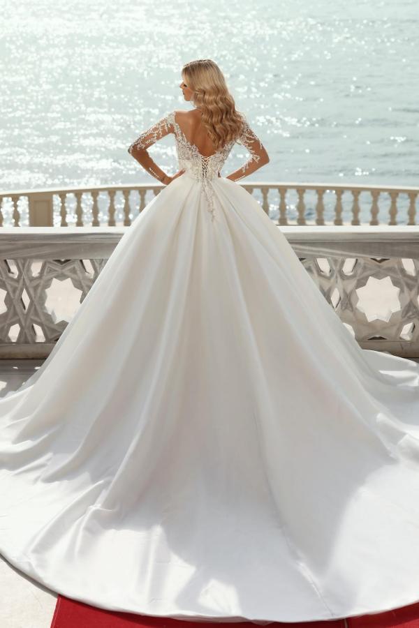 Sweetheart Long Sleeves Chapel Train Satin Ball Gown Wedding Dress