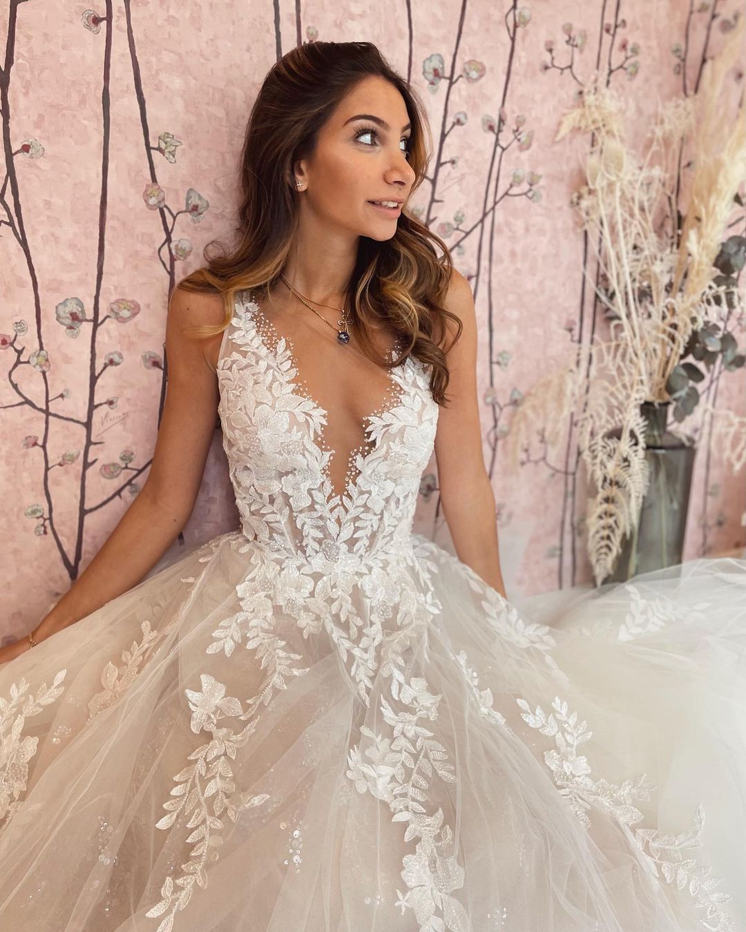 A-Line Deep V-neck Appliques Lace Tulle Backless Floor-length Wedding Dress