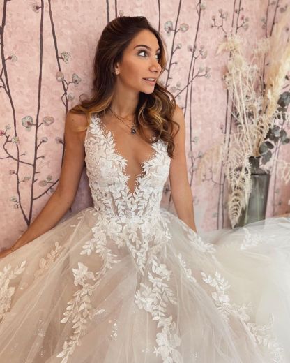A-Line Deep V-neck Appliques Lace Tulle Backless Floor-length Wedding Dress