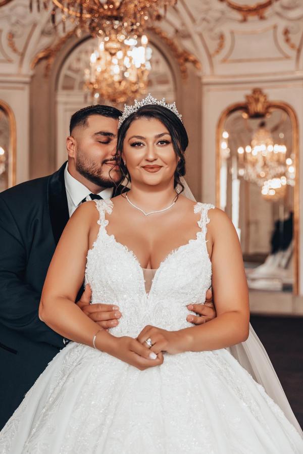 Luxury Plus Size White Ball Gown Sweetheart Tulle Long Wedding Dress with Appliques Lace