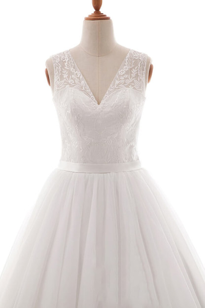 Gorgeous Long V-neck Lace Tulle A-line Wedding Dress