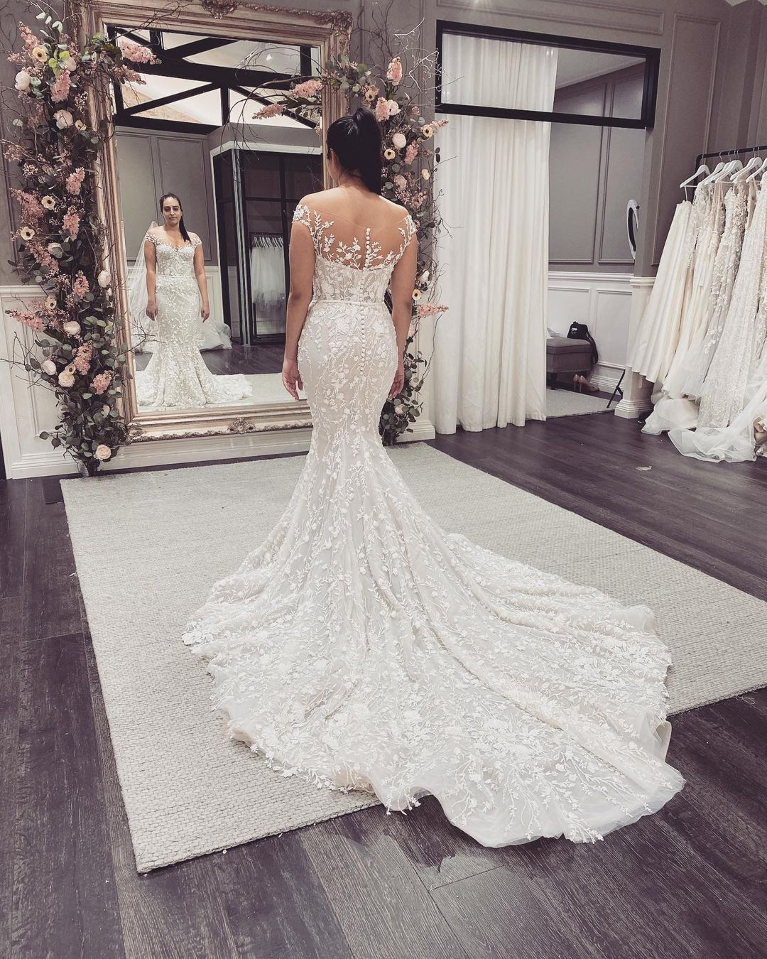 Elegant Long Off the Shoulder Appliques Lace Backless Floor-length Mermaid Wedding Dresses