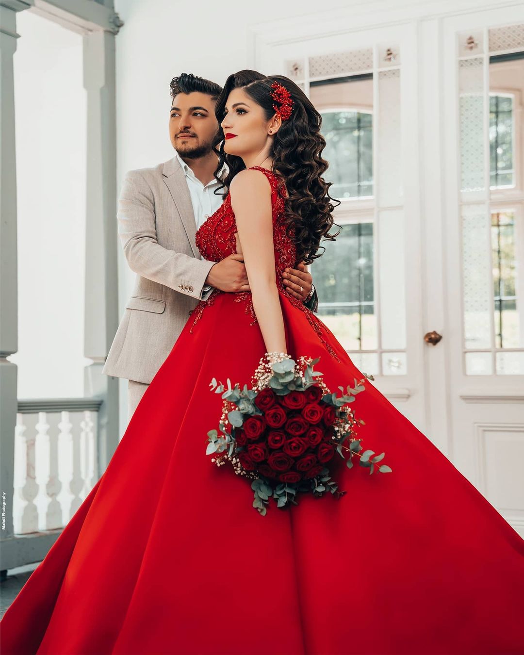 Luxury Long Red Ball Gown Satin V-neck Wedding Dresses with Lace