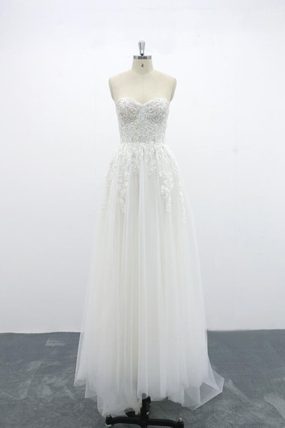 Long Appliques Lace Strapless Tulle A-line Wedding Dress