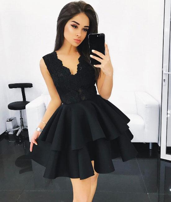 Elegant Short A-line V-neck Lace Layers Homecoming Dresses