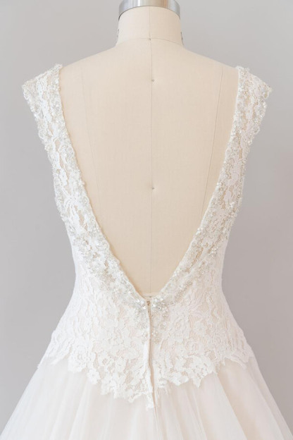 Elegant Long Sweetheart Open Back Lace Tulle A-line Wedding Dress